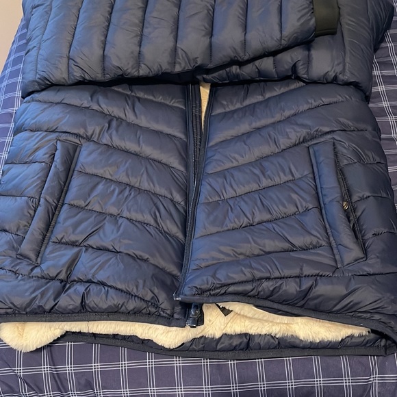 Hollister Light Puffer Jacket - Picture 3 of 4